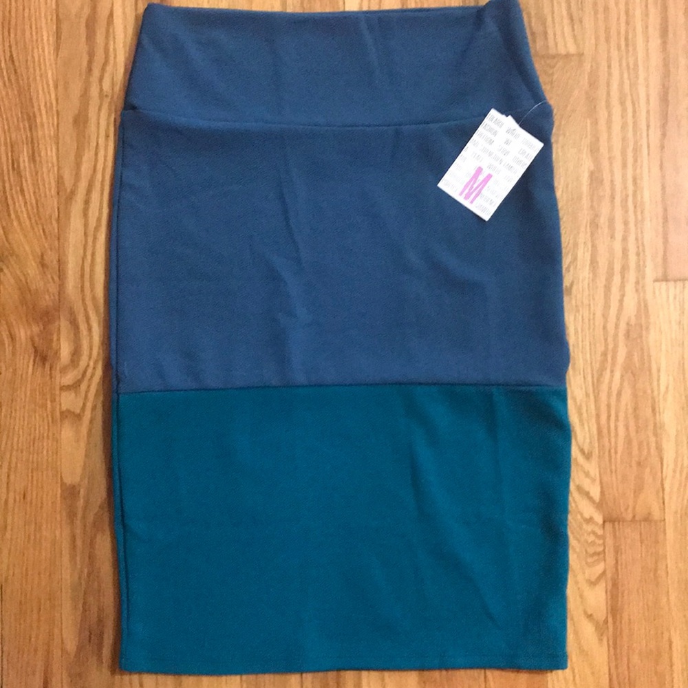 Medium LuLaRoe Cassie pencil skirt. NWT